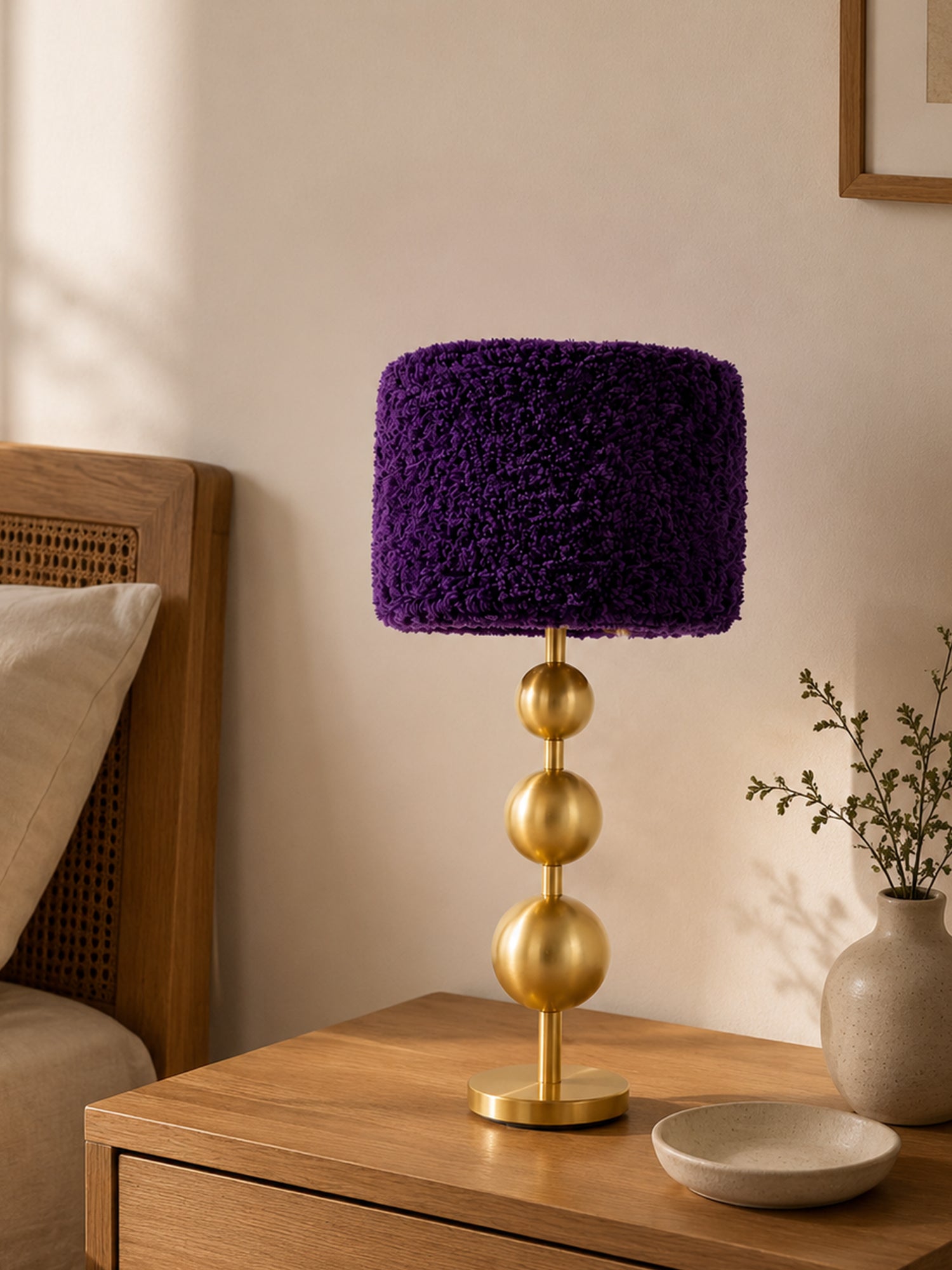 Amethyst Cloud on Éclat Stand